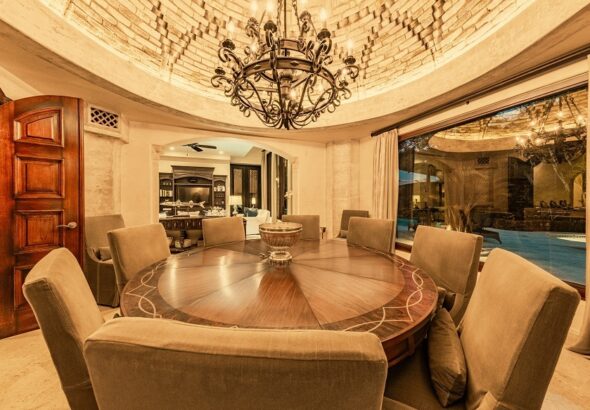 luxury villa in Costa