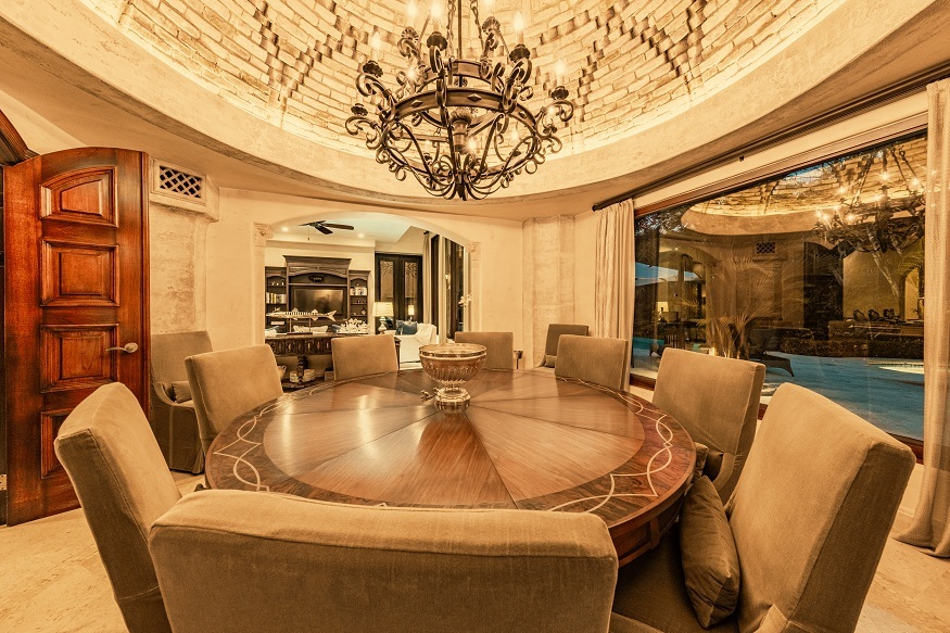 luxury villa in Costa